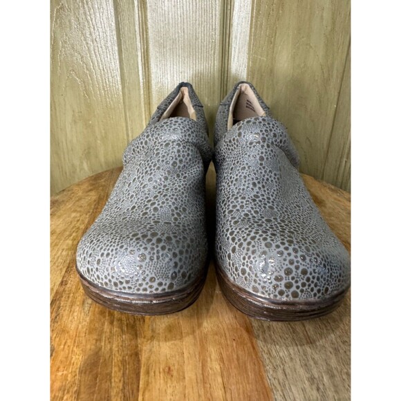 BOC Born Shoes Peggy Gray Pebble Slip On Wedge Clogs Womens 8.5 NEW - Picture 2 of 12